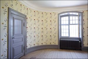 Svartsjö slott. Handmålade tapeter med nydesignat 1700-talsmönster av Pi Eriksson. Våren 2002. 2